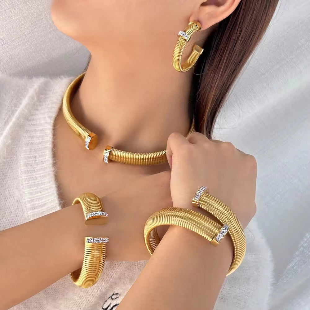 Cuff High Quality Stainless Steel Jewelry Set Personalized Texture Women Gold Plated Spiral Arm Accessories Low MOQ